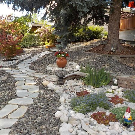 Dogwood Bed & Breakfast Summerland Exterior photo