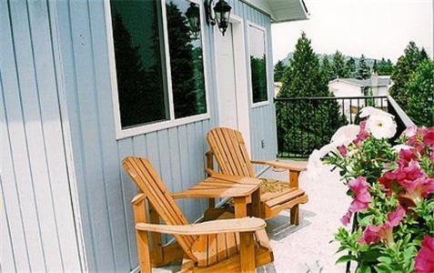 Dogwood Bed & Breakfast Summerland Room photo